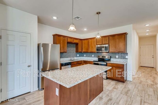 Building Photo - 325 E Kona Dr