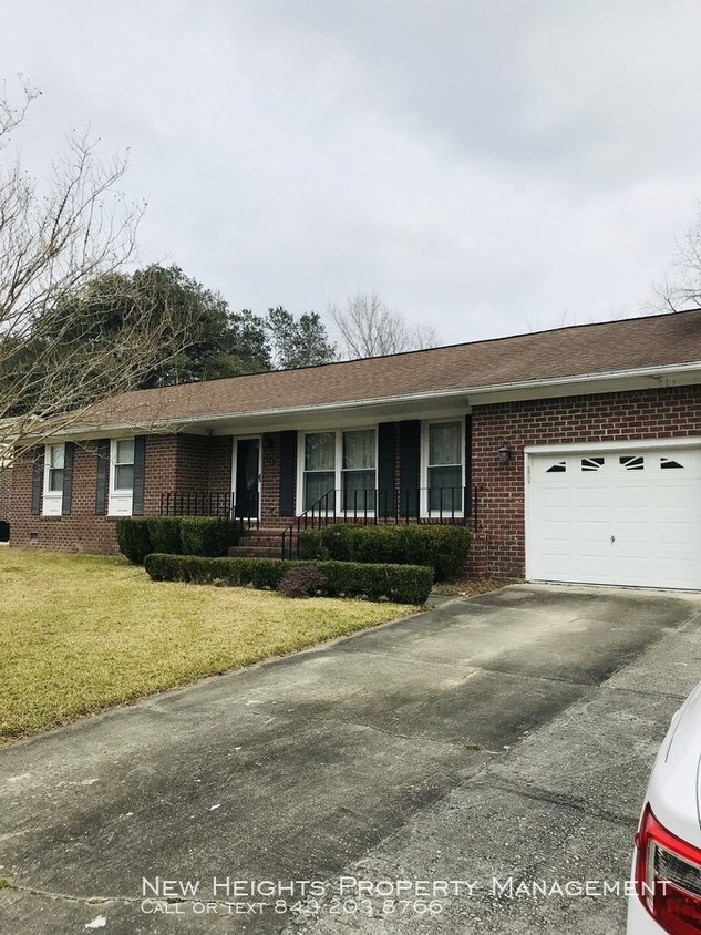 Primary Photo - 115 Columbia Dr