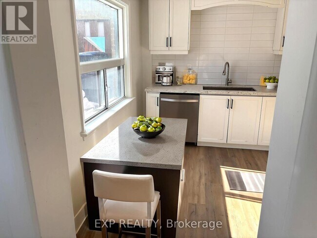 Photo du bâtiment - 85 Searle Ave