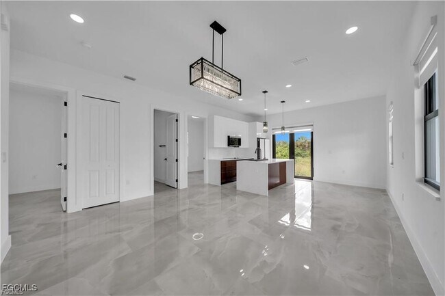 Foto del edificio - 713 Roma Ave S
