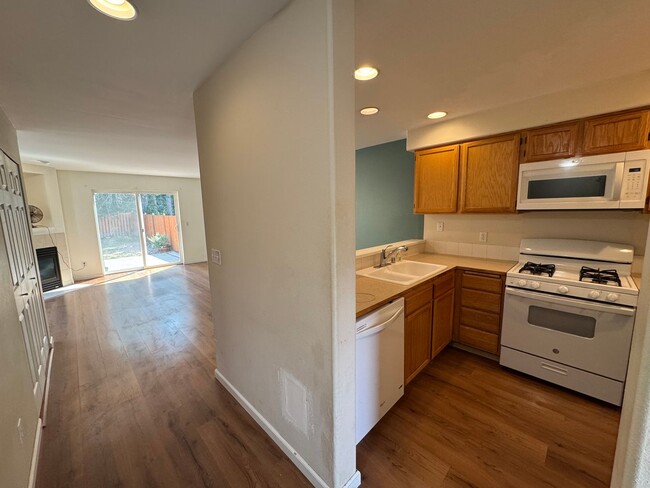 Building Photo - 302 N 23rd St