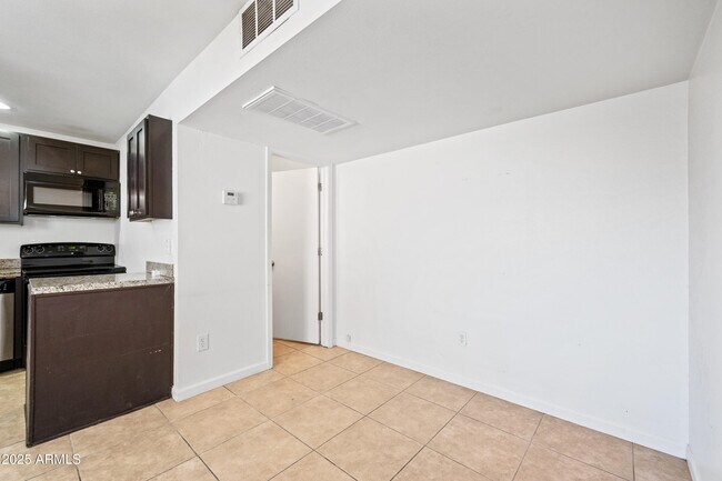 Foto del edificio - 3949 E Earll Dr