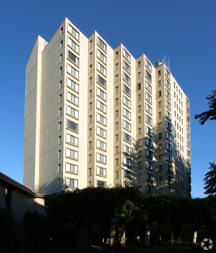 Vista desde el área noroeste - Ingleside Retirement Apartments