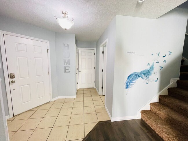 Foto del edificio - Available Now!! Charming Elegance Meets Mo...