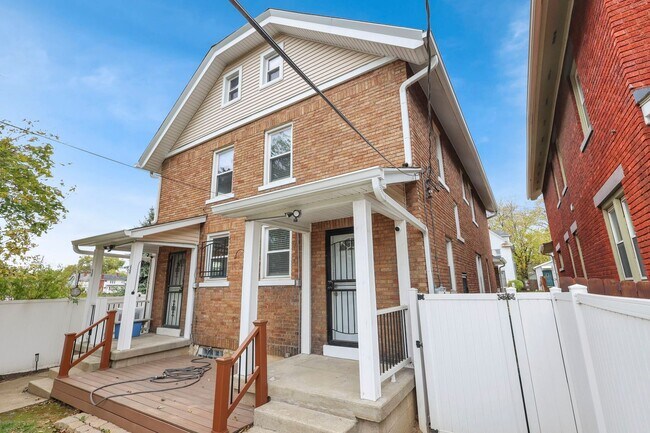 Building Photo - 618-620-620 Lilley Ave