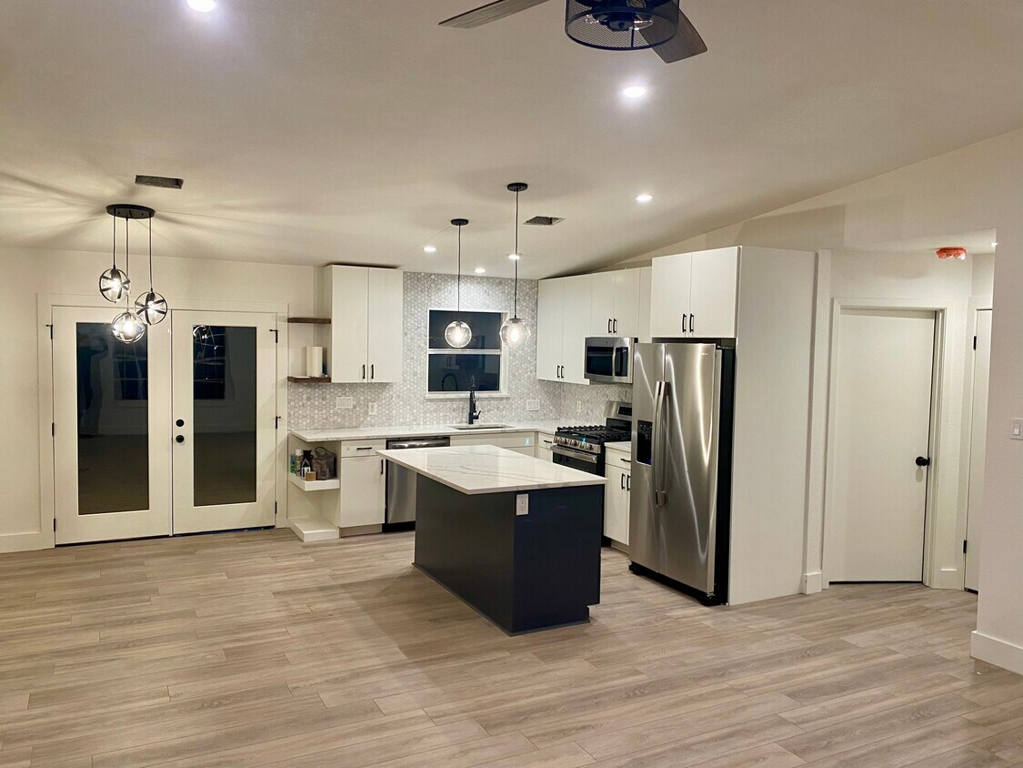 Primary Photo - 7810 Copperas Dr