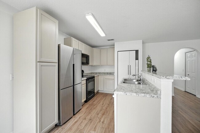 Building Photo - 32218 Gem: Open-Concept Townhome Minutes from the Airport