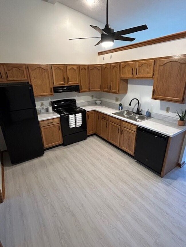 Foto del edificio - Updated Ranch with 2 Bedrooms, 1 Bath, and 1-Car Attached Garage in Troy, Ohio - Your Perfect Hom...