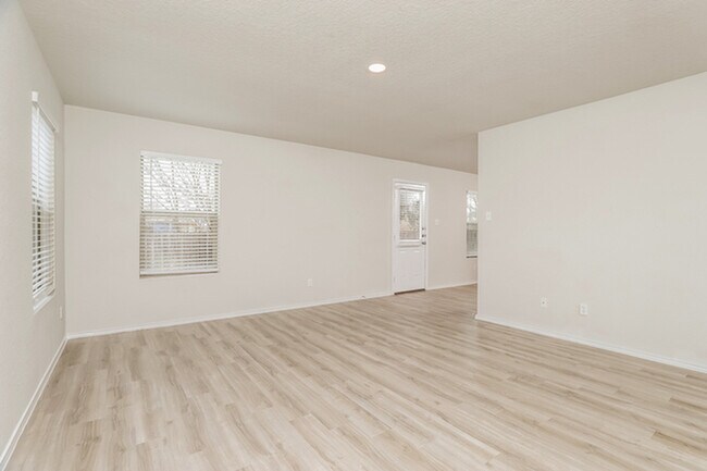 Building Photo - 8915 Scarlett Pl