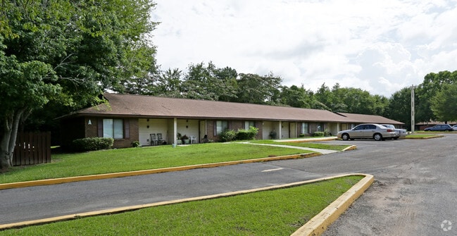Building Photo - Dogwood Manor