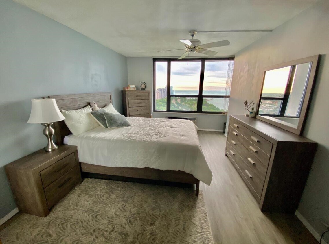 Master Bedroom - 5100 N Marine Dr