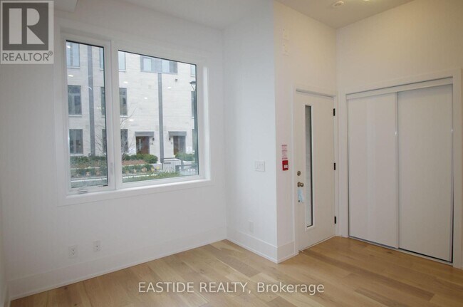 Photo du bâtiment - 165 Pears Ave.