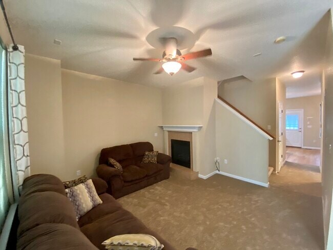 Foto del edificio - Beautiful 3-Bedroom, 3 Bath Townhome