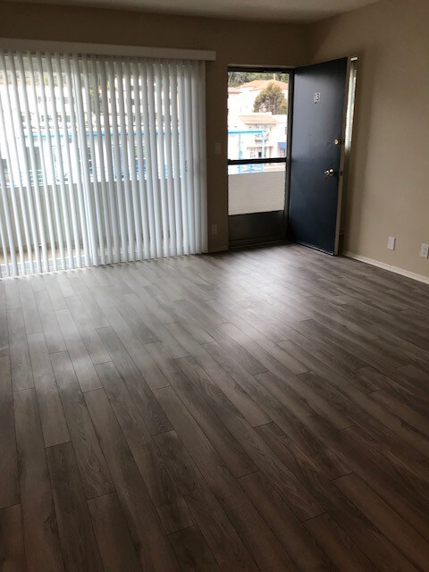 Building Photo - 131 Entrada Dr