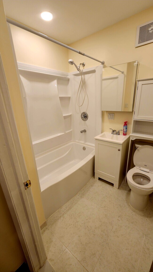 Foto del edificio - 240 Clinton Pl