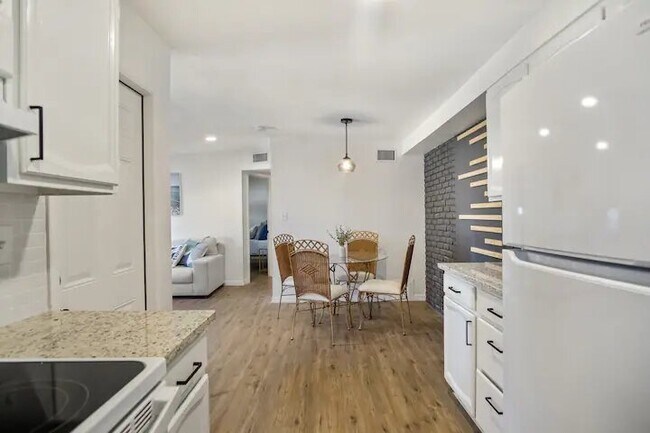 Photo - 10434 118th Pl N House