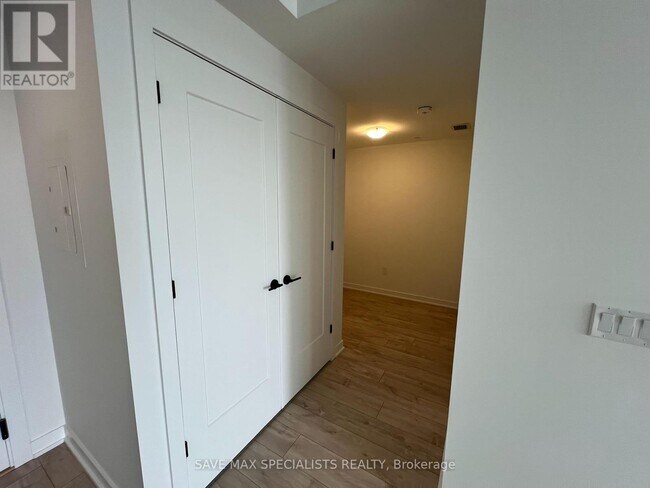 Photo du bâtiment - 770-770 Whitlock Ave