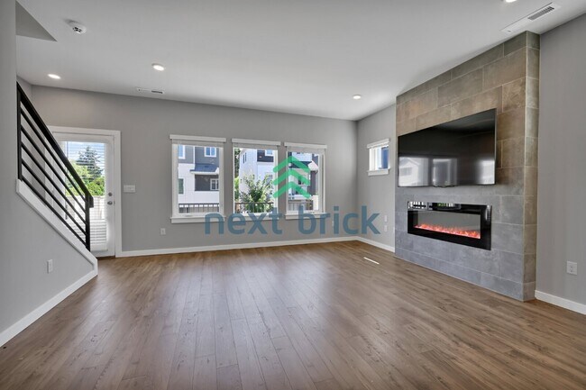 Foto del edificio - Spacious 4-Bedroom Retreat with 3.5 Baths in Beautiful Bothell – Your Ideal Home Awaits!
