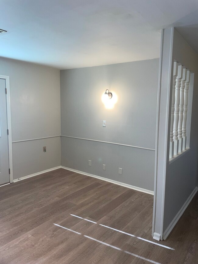 Building Photo - 402 Schenkel Ln