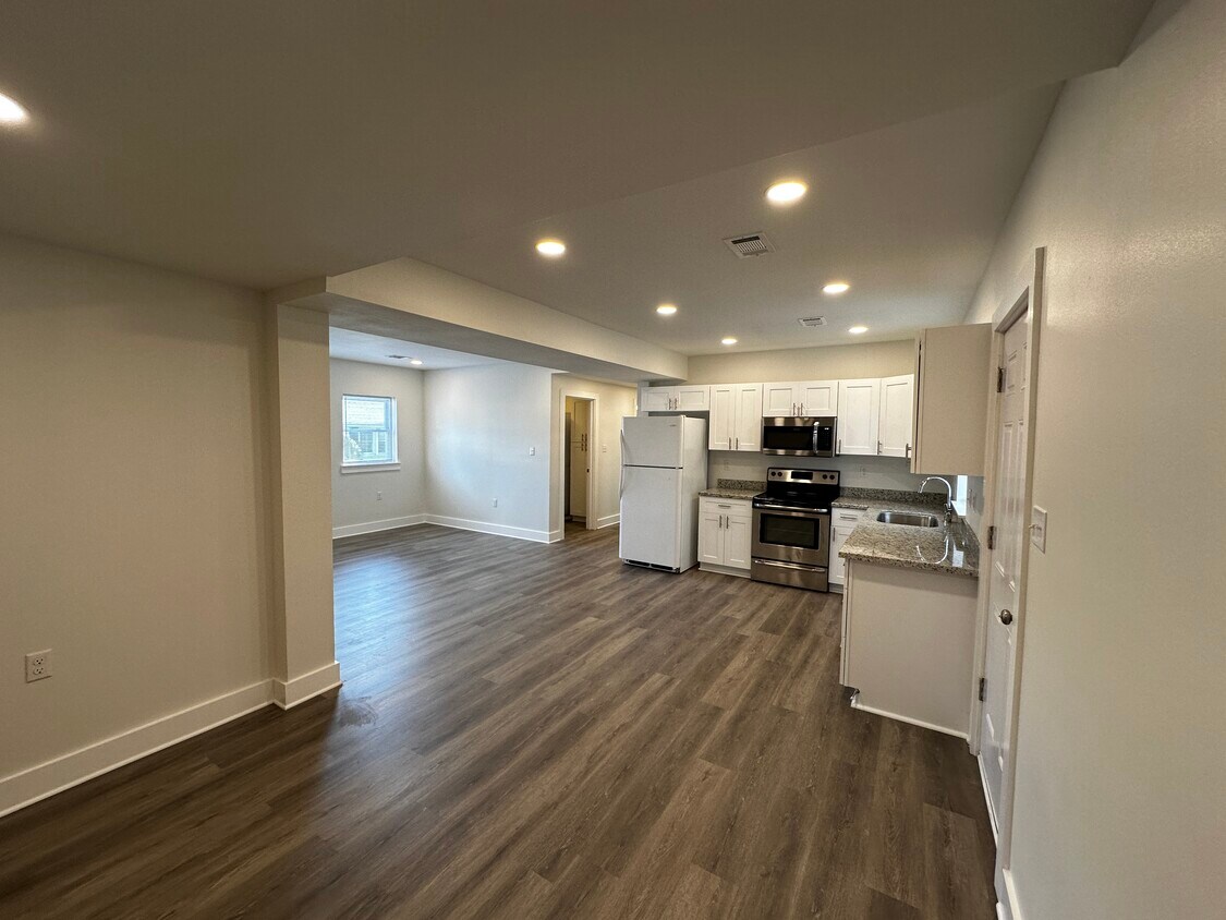 Living/Kitchen/Dining - 3300 Nashville Ave