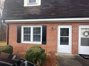 Building Photo - 1156 Smith Rd