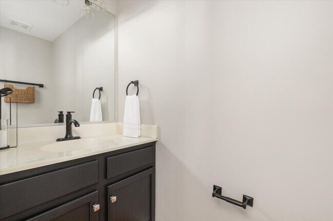 Foto del edificio - 113 Frazer Dr