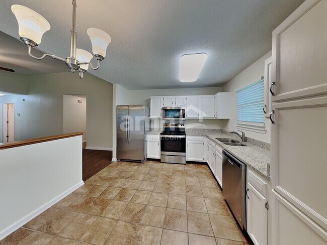 Foto del edificio - 528 Woodfield Cir