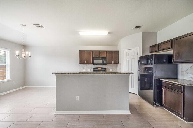 Building Photo - 314 Foxglove Dr
