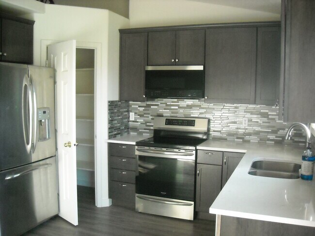 Building Photo - 11089 W Palm St