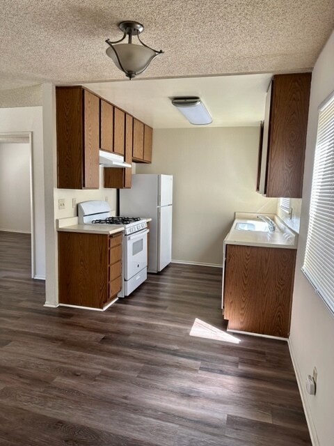 Foto principal - 9511 Darby Ave