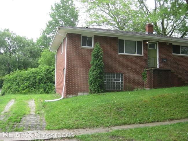 Building Photo - 1923-1925 Evergreen Ave