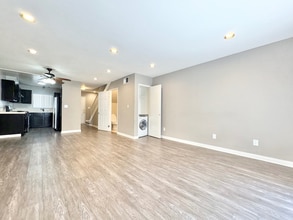 Building Photo - 14540 Burbank Blvd