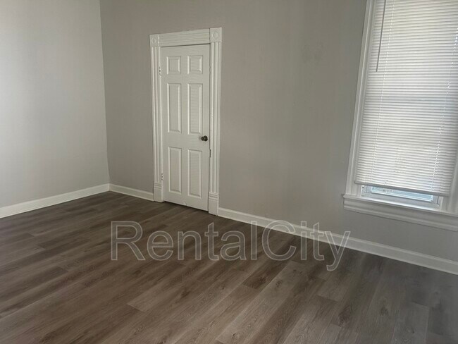Building Photo - 407 Burkett St