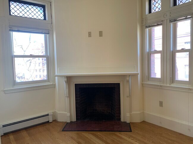 Foto del edificio - 195 Commonwealth Ave