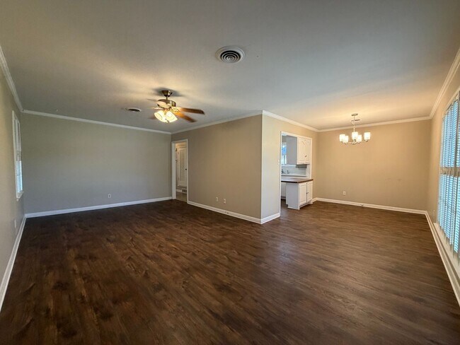Building Photo - AVAILABLE NOW 2 BEDROOM 2 BATH DUPLEX IN TCU AREA