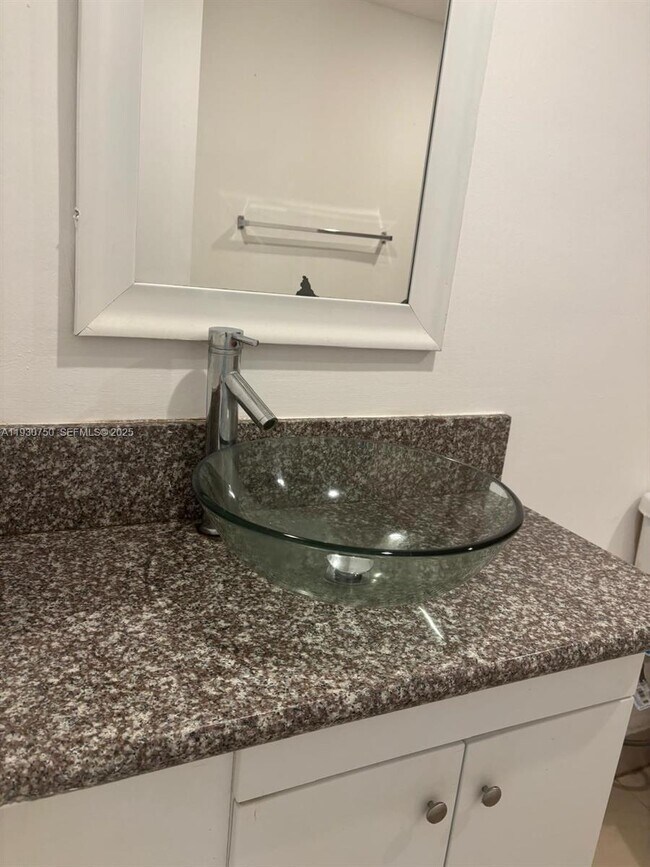 Foto del edificio - 6930 Miami Gardens Dr