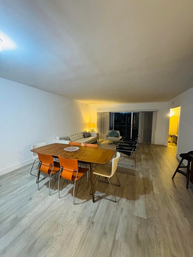 Foto del edificio - 2800 N Palm Aire Dr