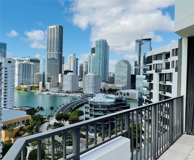 Foto del edificio - 520 Brickell Key Dr