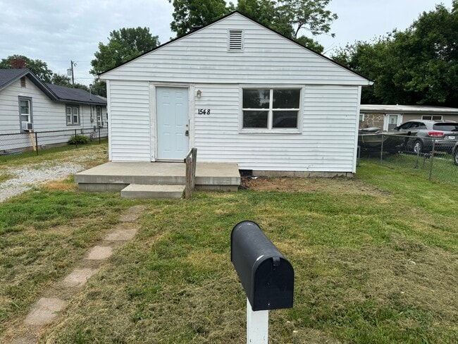 Building Photo - 1548 E Perry St