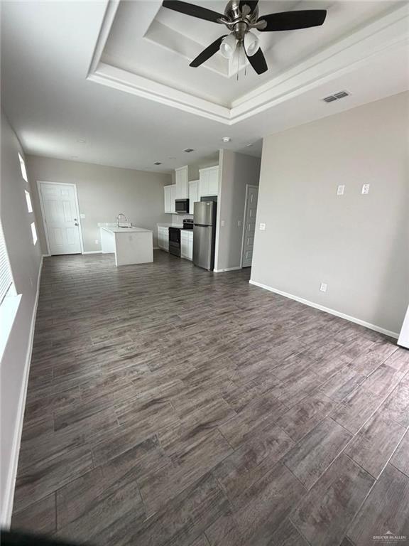 Building Photo - 10 Wolf Crk Ave