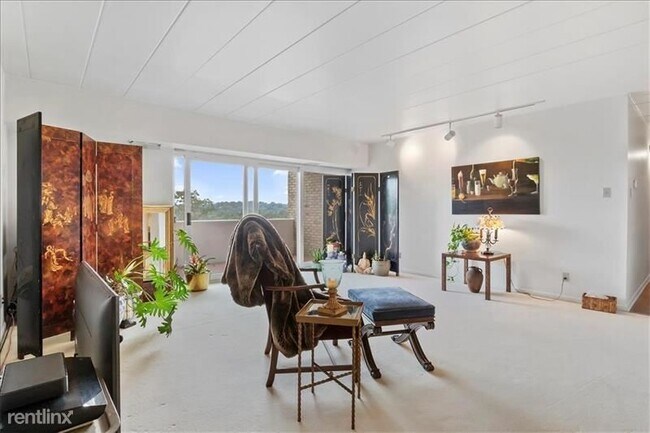 Foto del edificio - 1 br, 1 bath Condo - 53 Highland Rd Apt 401