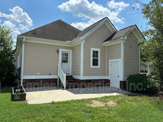 Building Photo - 200 Stillwater Creek Dr