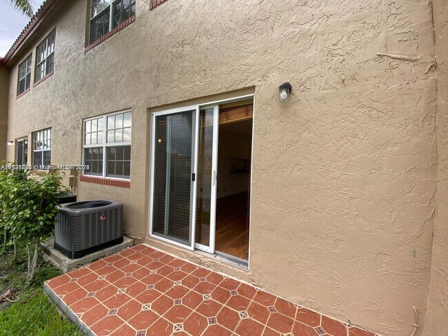 Foto del edificio - 8713 SW 5th St