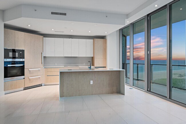 Foto del edificio - 3100 N Ocean Dr
