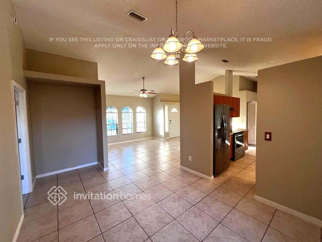 Building Photo - 1649 SE Lorraine St