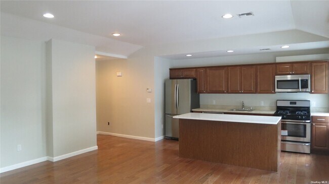 Foto del edificio - 38 Manorhaven Blvd