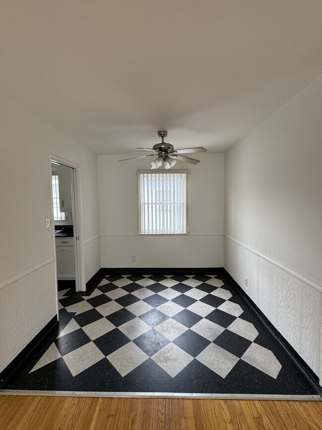 Foto del edificio - 4935-4941 Whitsett Ave