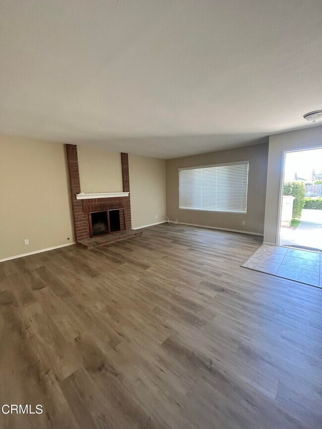 Foto del edificio - 5659 Holly Ridge Dr