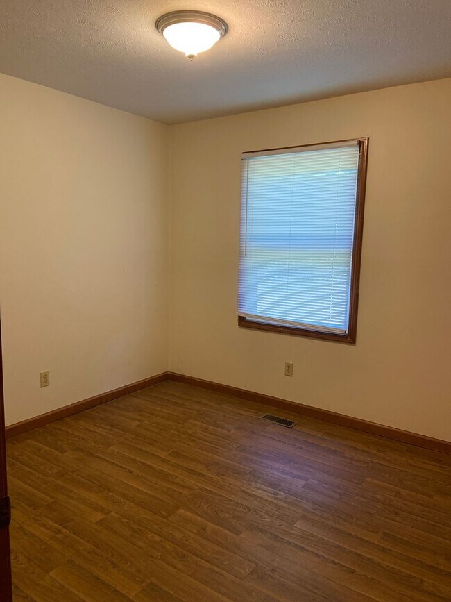 Building Photo - 218 Stonewall Ct