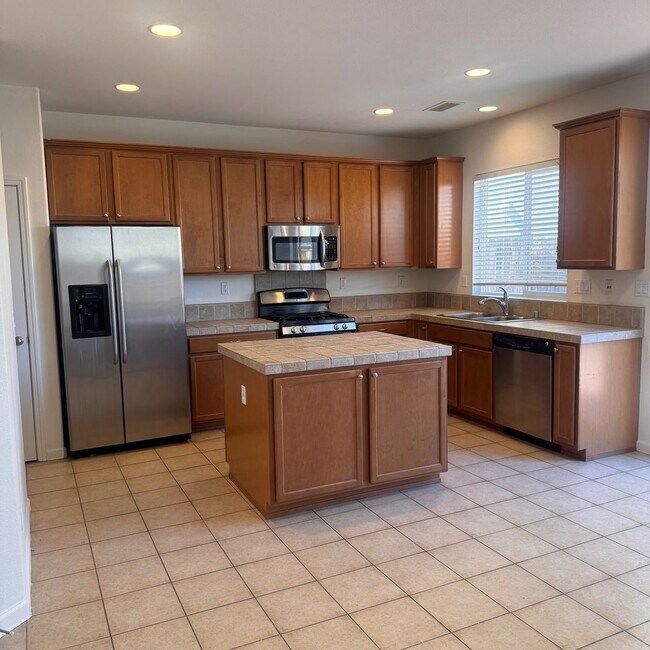 Foto del edificio - Beautiful Home in South Meadows!